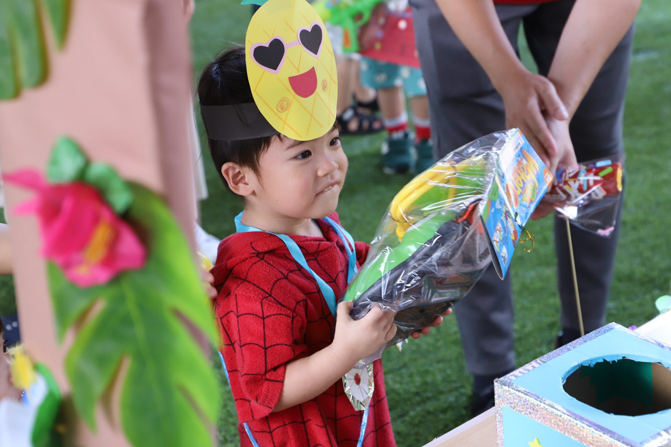 夏祭りの様子（くじ引き）